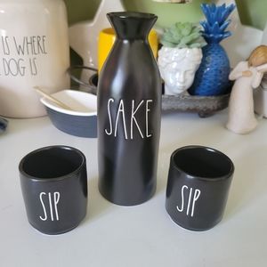 Rae Dunn Sake set